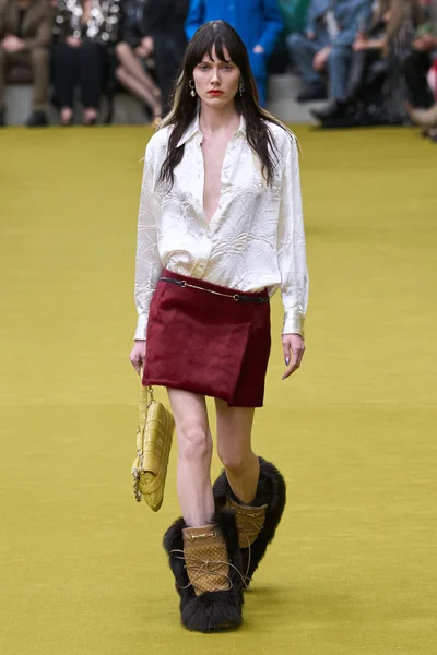 Look 14